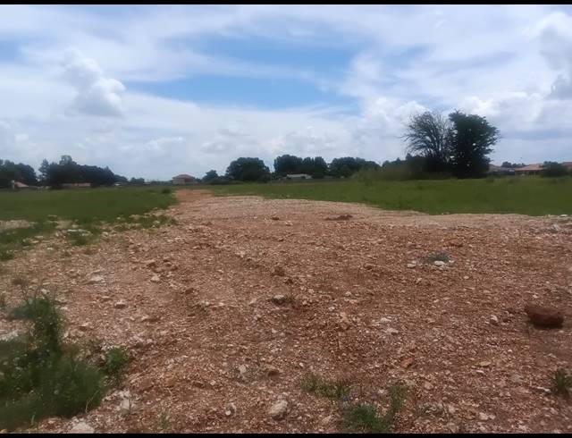 1,000M² VACANT LAND FOR SALE IN KOOKRUS